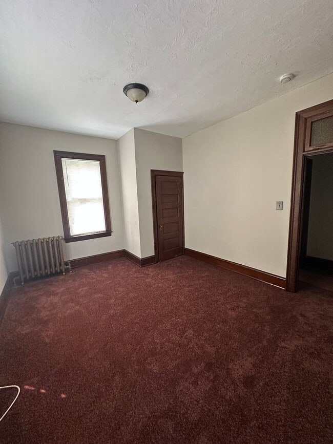 Building Photo - Beautiful Second Floor 3 Bed/1 Bath