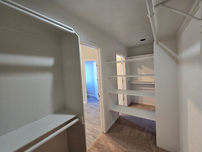 Building Photo - 6325 N Juliano Rd