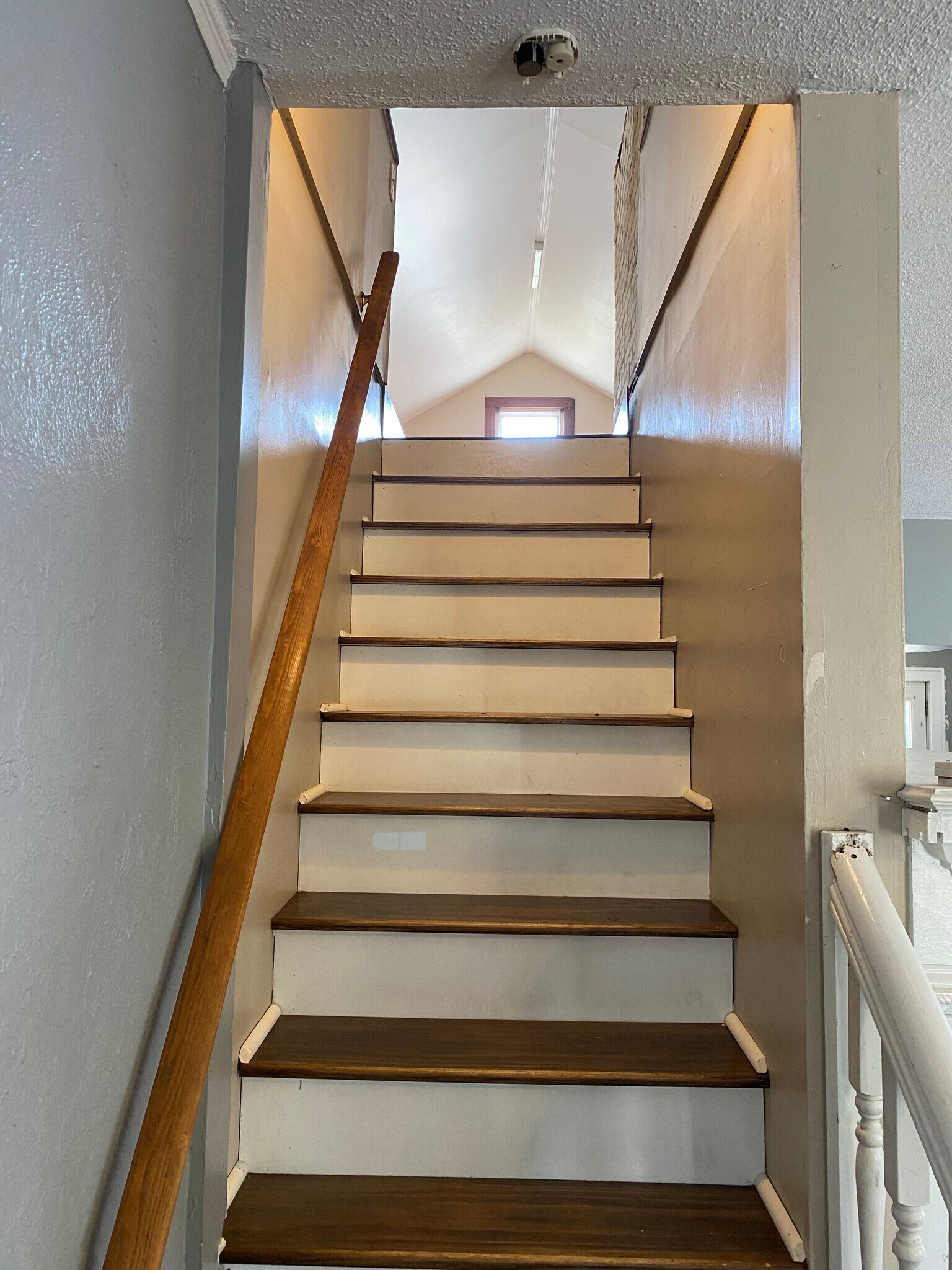 Building Photo - 208 NW End Blvd