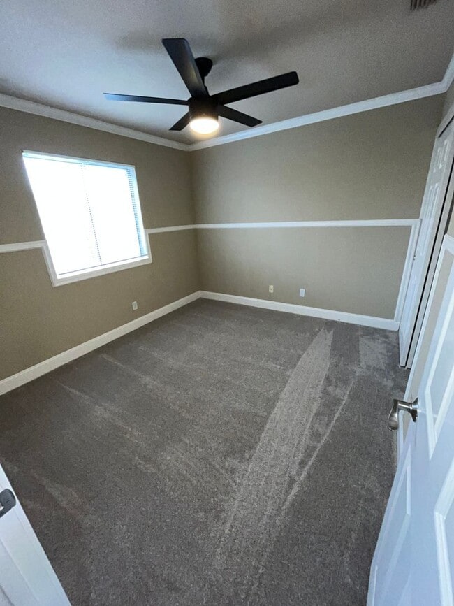 Building Photo - Gated 3BR|2.5BA|1508SF|2 Car Garage| Tenant pays $175 for WS&G | Community Pool, Clubhouse, & Fis...