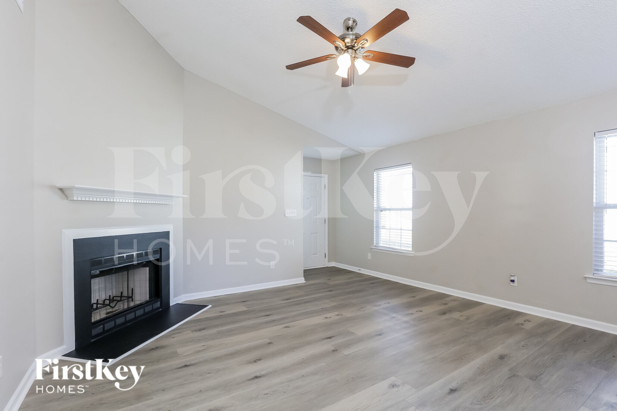 Building Photo - 4952 Silverdene St