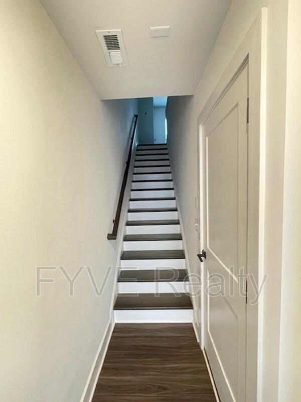 Building Photo - 194 Chestnut Cir