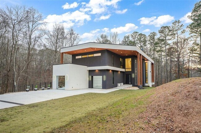 Building Photo - 1736 Cox Rd