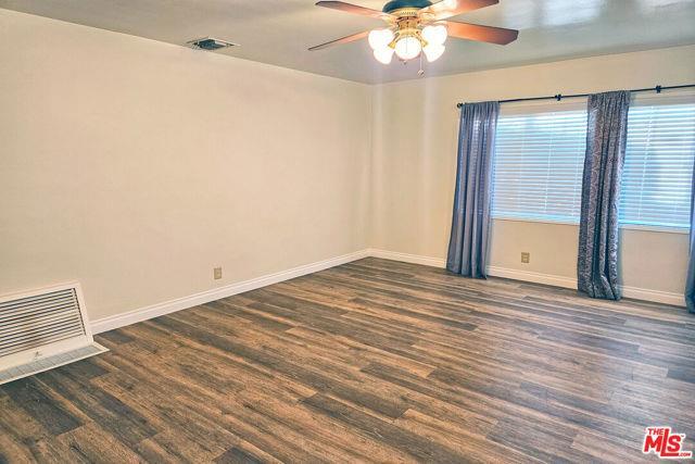 Building Photo - 9966 Glencrest Dr