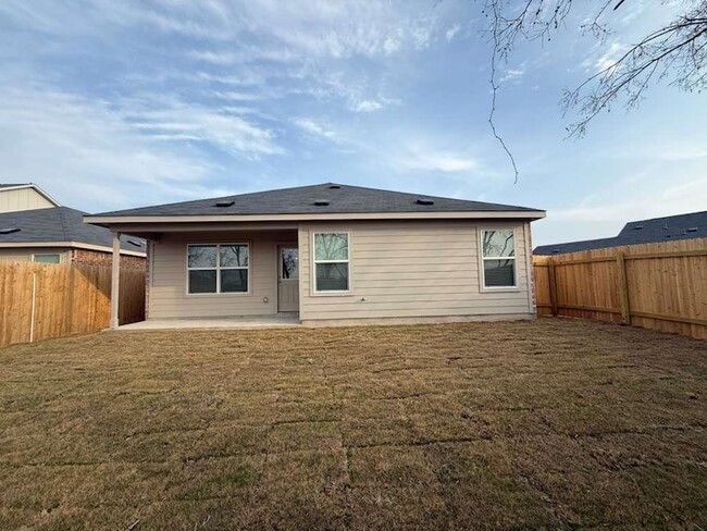 Building Photo - 545 Sormonne Lp