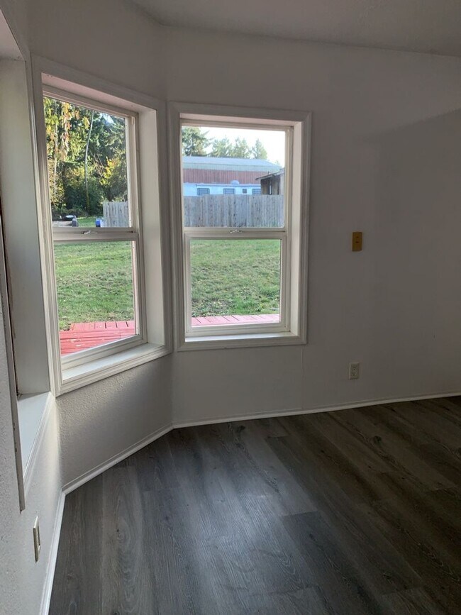 Building Photo - Stunning manufactured home w/detached garage!