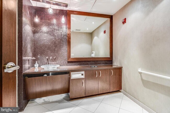 Building Photo - 440 L St NW