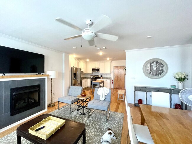 Building Photo - 1008 Tremont St