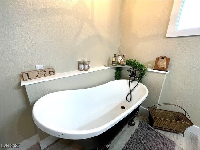 Building Photo - 2246 Windsor Dr