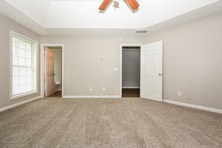Building Photo - 3807 Riverside Pkwy