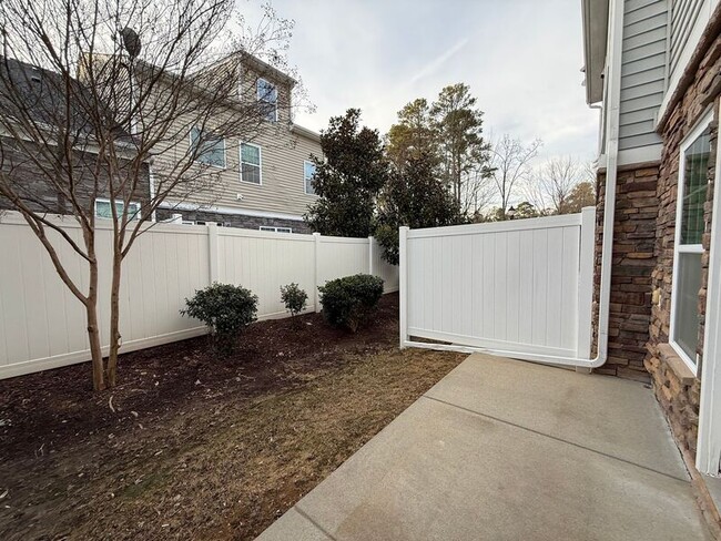 Building Photo - 1019 Monmouth Loop