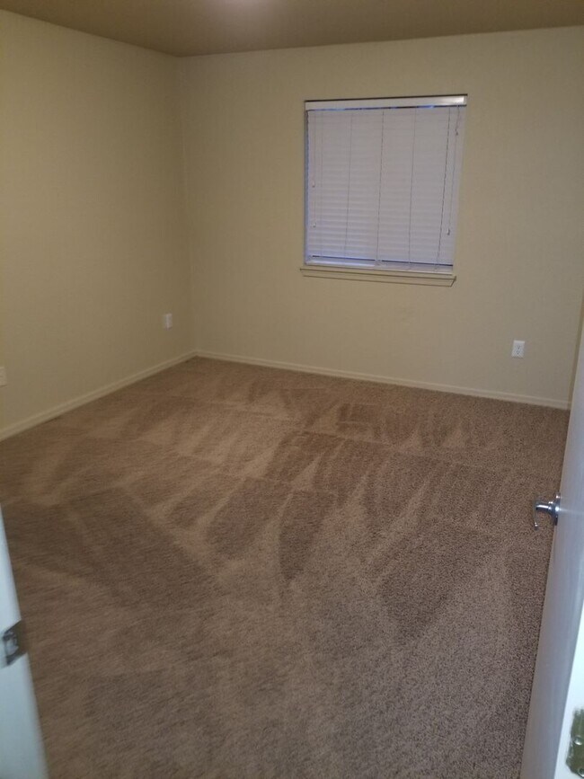 Building Photo - Upgraded West-Flagstaff Condo in the Arbors - 2 Bed, 2 Bath - NO Students & NO Pets! - Avail. NOW!!