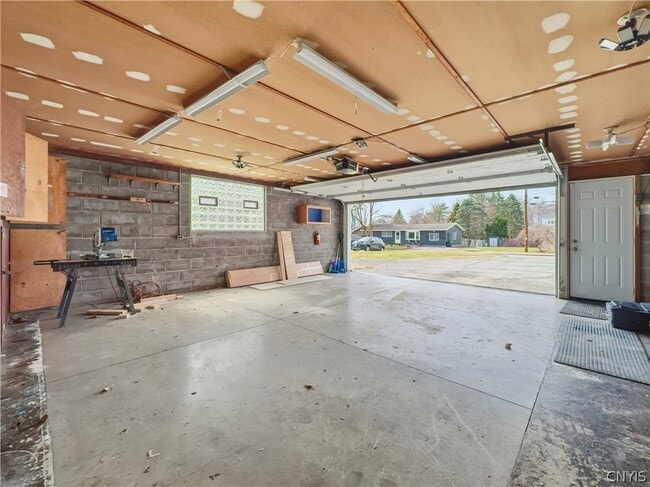 Building Photo - 429 Lionel Ave