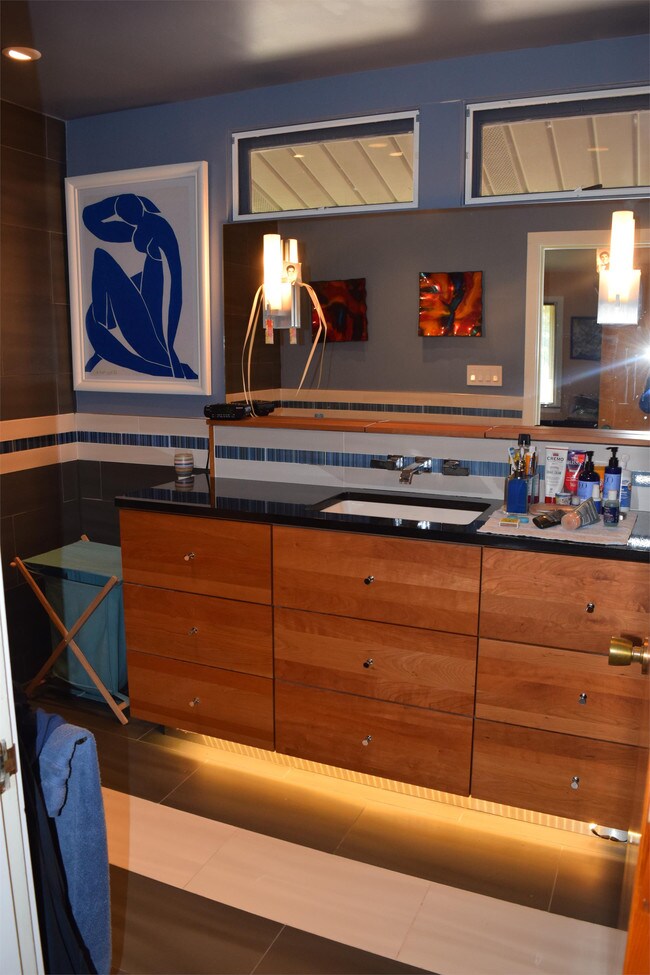 Building Photo - 301 Homan Ave