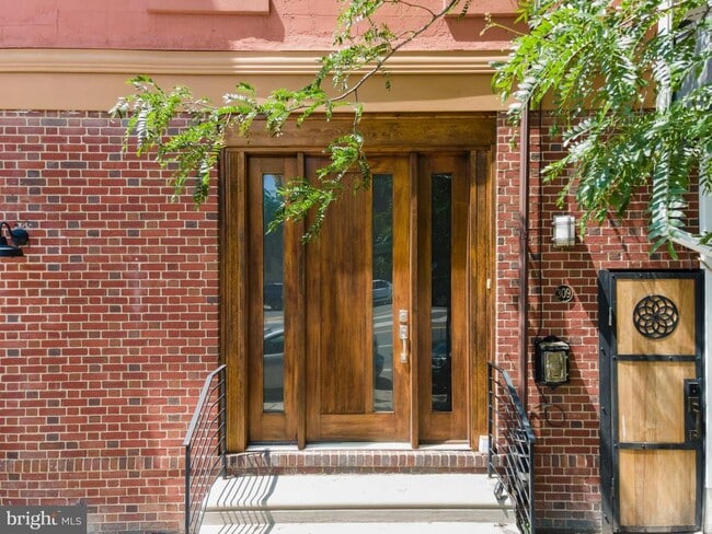 Building Photo - 309 E Girard Ave