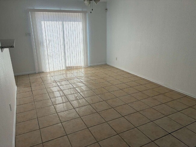 Building Photo - Four Bedroom/ Two and a Half Bed Home Near Brooks City Base