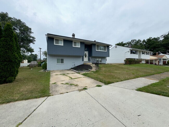 Building Photo - Charming 4 Bedroom/2 Bathroom Home with Large Backyard in Randallstown, MD!