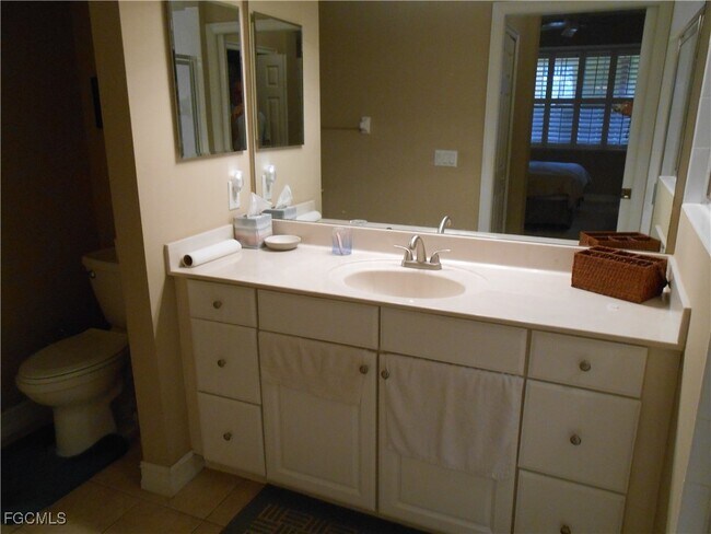 Building Photo - 10720 Ravenna Way