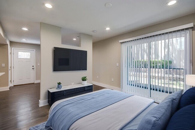 Building Photo - Available: remodeled 1 bed / 1 bath with luxury amenities
