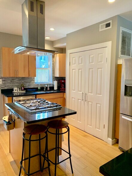 Spacious kitchen with gas stove - 2227 10th St NW