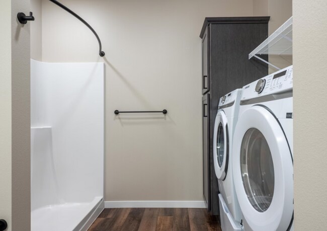 Building Photo - 608 Pine St