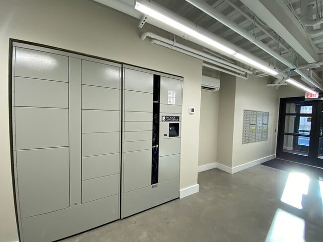 Building Photo - 305 Webster Ave