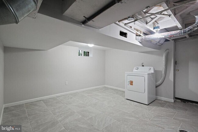 Building Photo - 5107 Laurel Ave