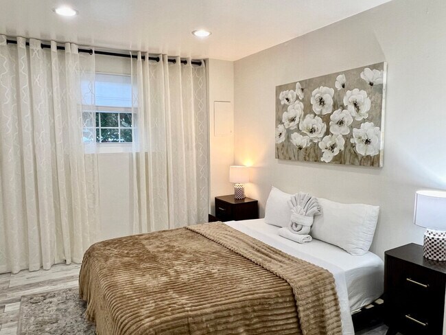 Building Photo - 11850 Sunrise Valley Dr