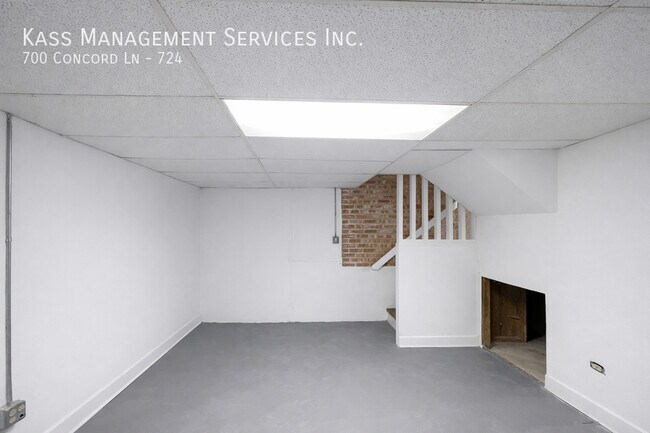 Building Photo - 700 Concord Ln