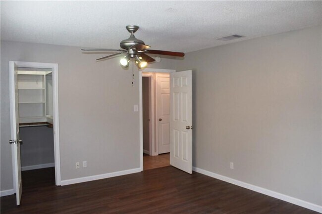 Building Photo - 6806 Lunar Dr