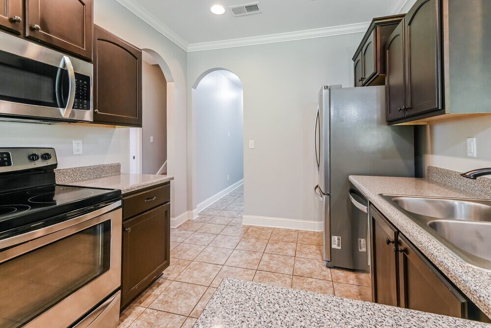 Building Photo - 2580 Woodcutter Dr