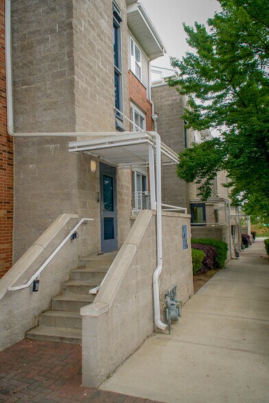 Building Photo - 544 Donatello Ave