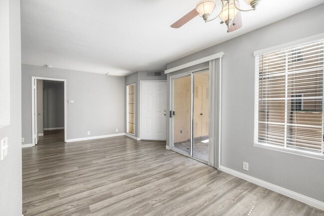 Building Photo - Bright One bedroom, one bath home in Mira Mesa!