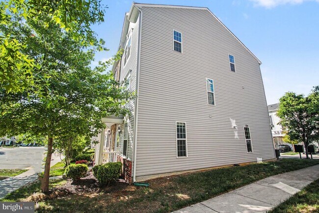 Building Photo - 1643 Dorothy Ln
