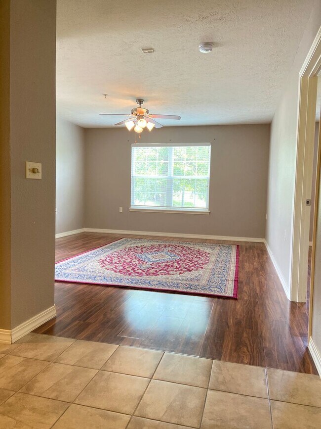 Building Photo - Condominium in FoxPointe