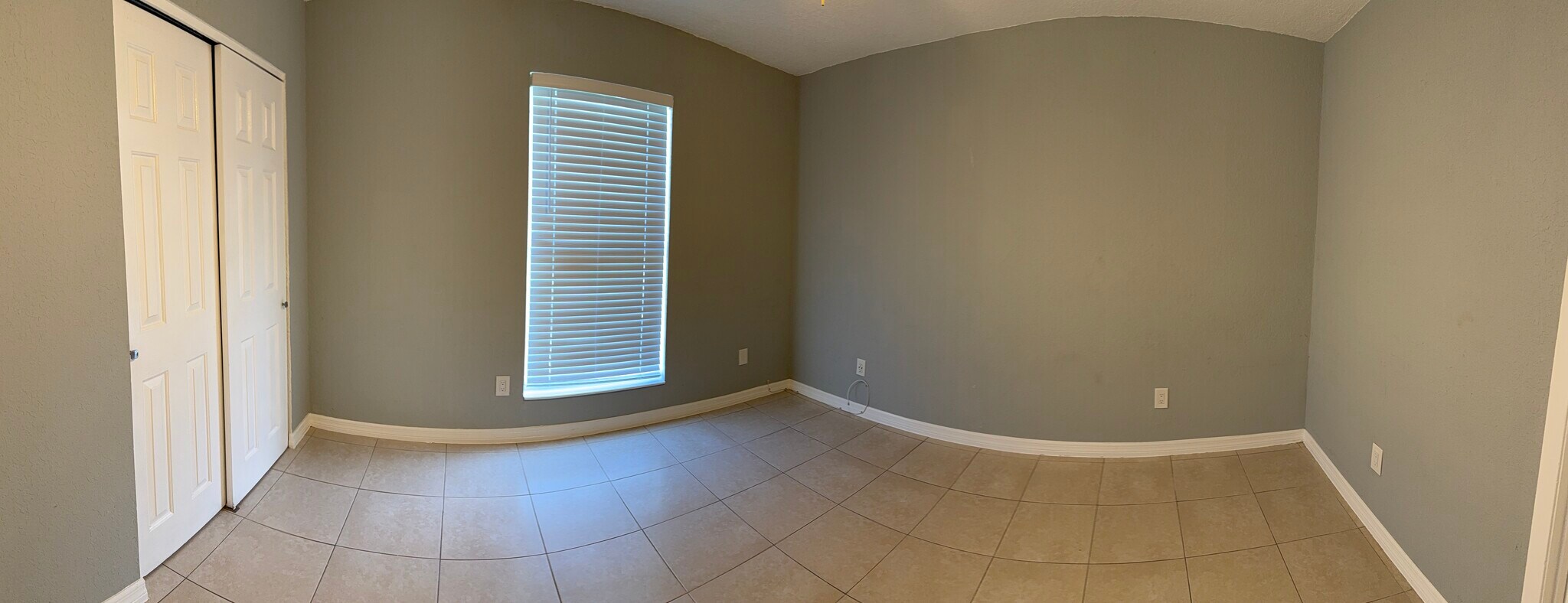 Building Photo - 5005 Eastwood Dr