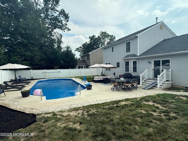 Building Photo - 209 Academy Ln