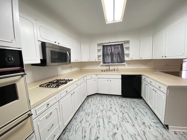 Building Photo - 5414 S Land Ave