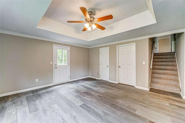 Building Photo - 2218 Woodfern Dr