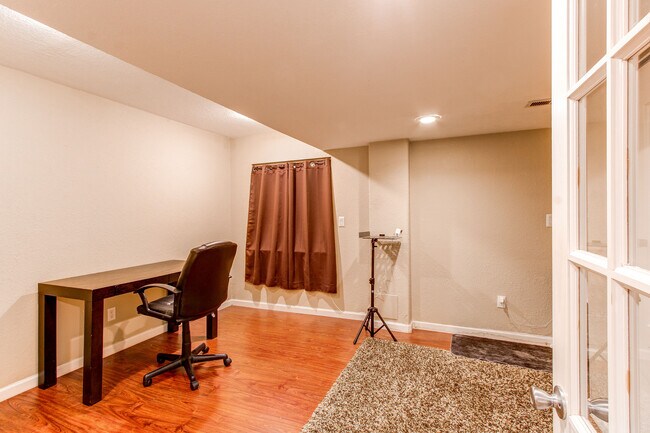 Building Photo - 2675 Forsythia Pl