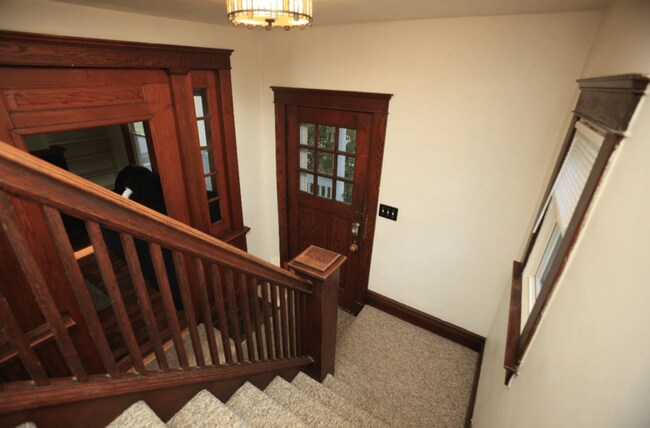 Building Photo - 905 Sybil-905SYB