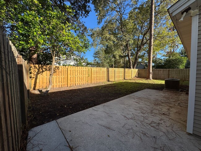 Building Photo - 3/2  fenced in yard!