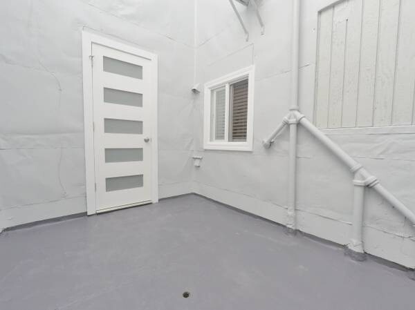 Building Photo - Remodeled Studio with Private Patio & Mode...