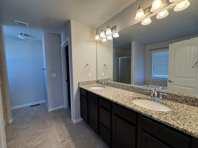 Building Photo - Beautiful 4 Bed, 3 Bath Home – Modern Upgrades, Spacious Backyard & Prime Location