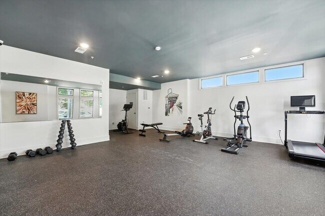 Building Photo - 440 NORTH Ave E