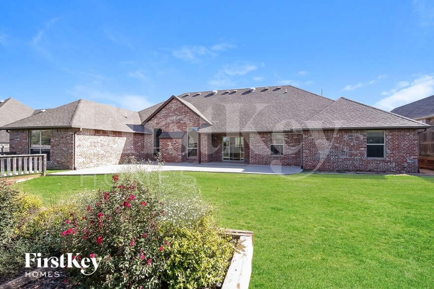 Building Photo - 1705 Northwest 193rd Circle