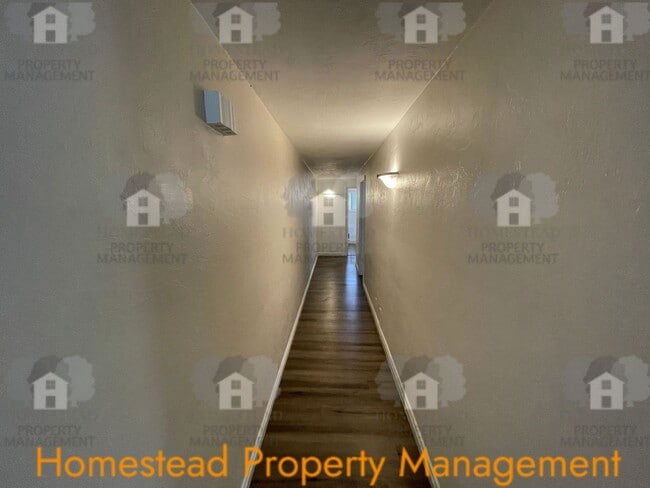 Building Photo - 1926-1928-1928 McCoy Ave NE