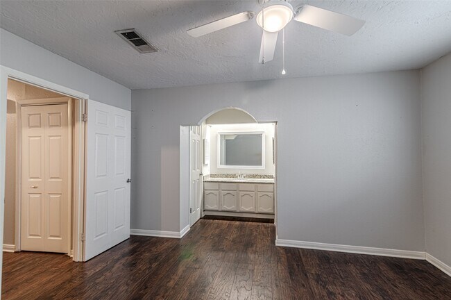 Building Photo - 9702 Birsay St