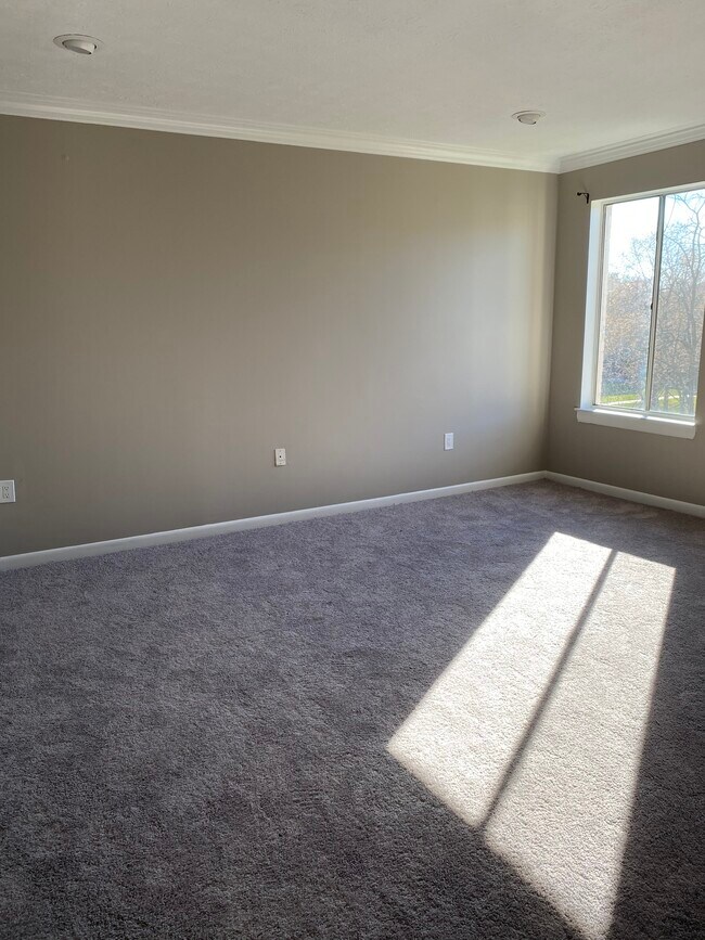 Master Bedroom - 7925 Mandan Rd