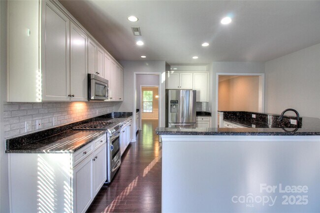 Building Photo - 1444 Ridgehaven Rd